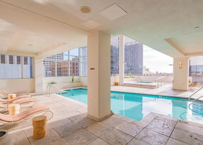 Sleek Downtown Phx High Rise Views Am
